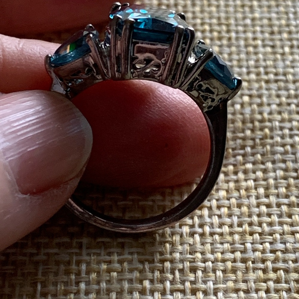 Something Blue!Elegant Genuine Blue Topaz Gemstone Ring, Sterling Silver, size 9 - Picture 12 of 16